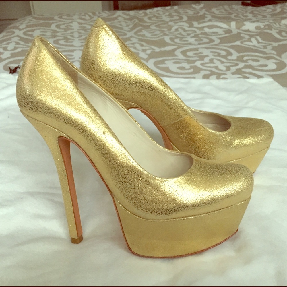 Alice + Olivia gold pumps